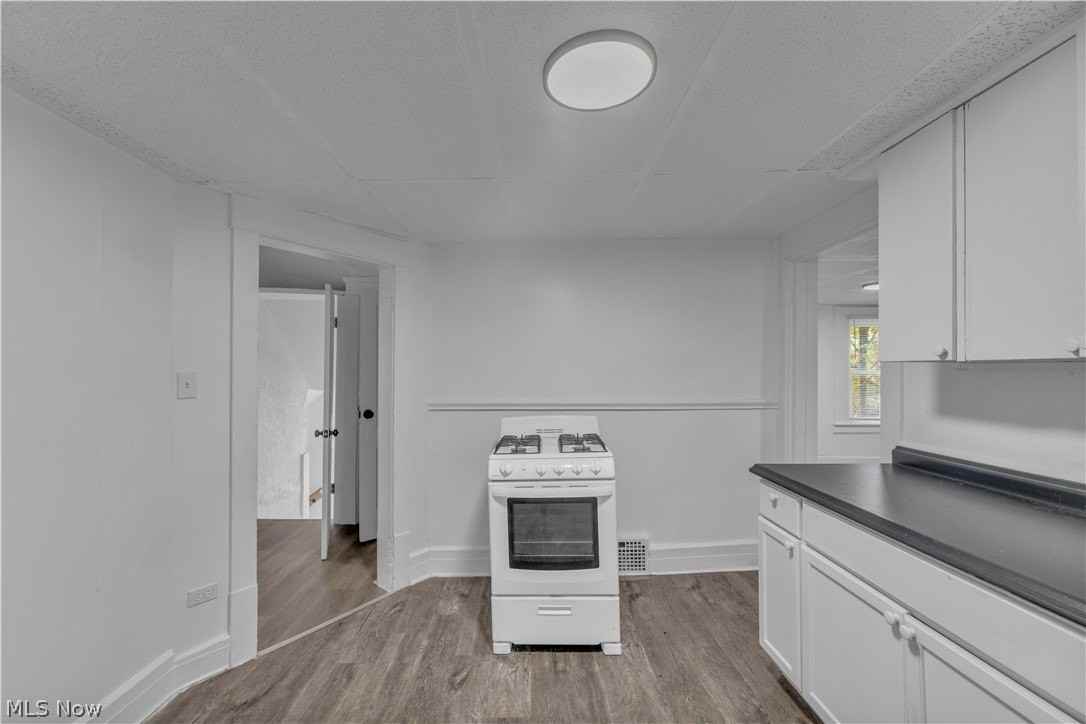 712 Roselle Ave #BUP - Photo 6 of 17