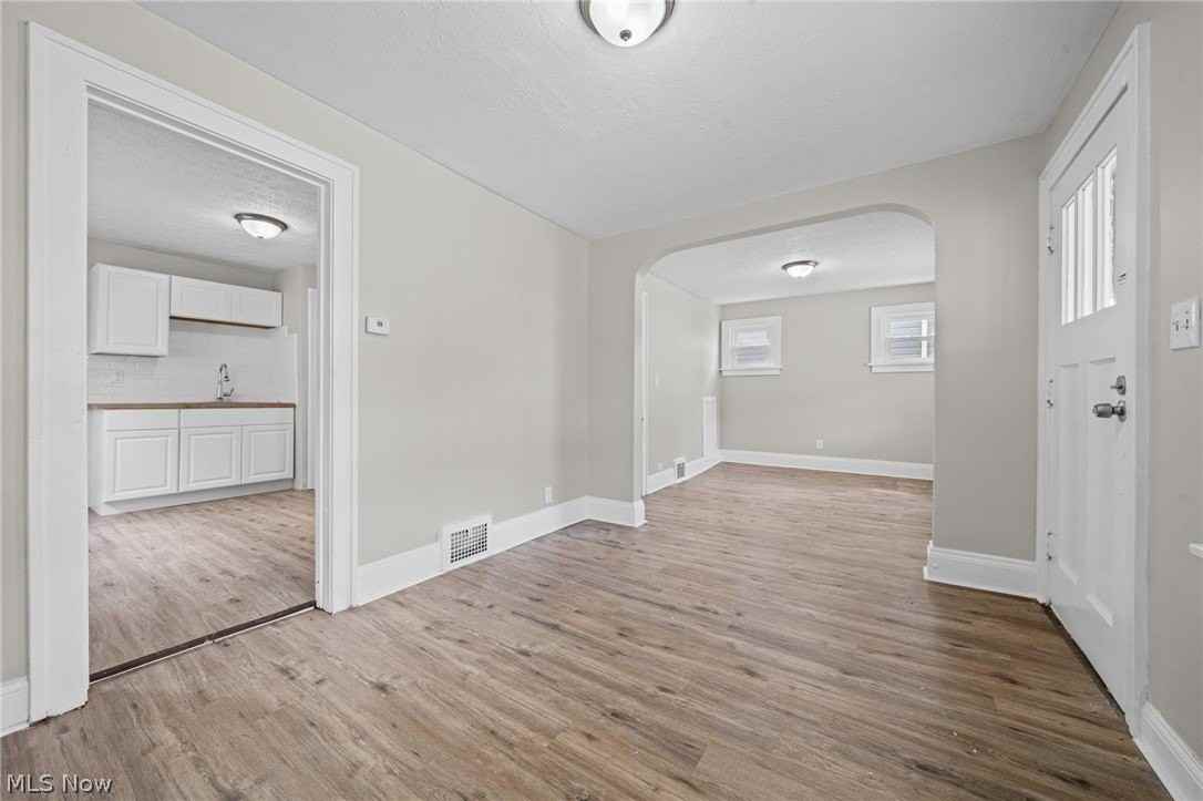 3685 E 149th St - Photo 4 of 28