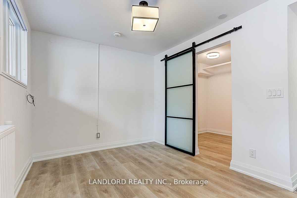 2520 Bloor St W #23 - Photo 4 of 24