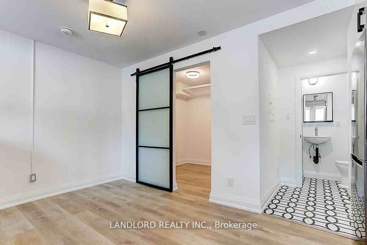 2520 Bloor St W #23 - Photo 5 of 24