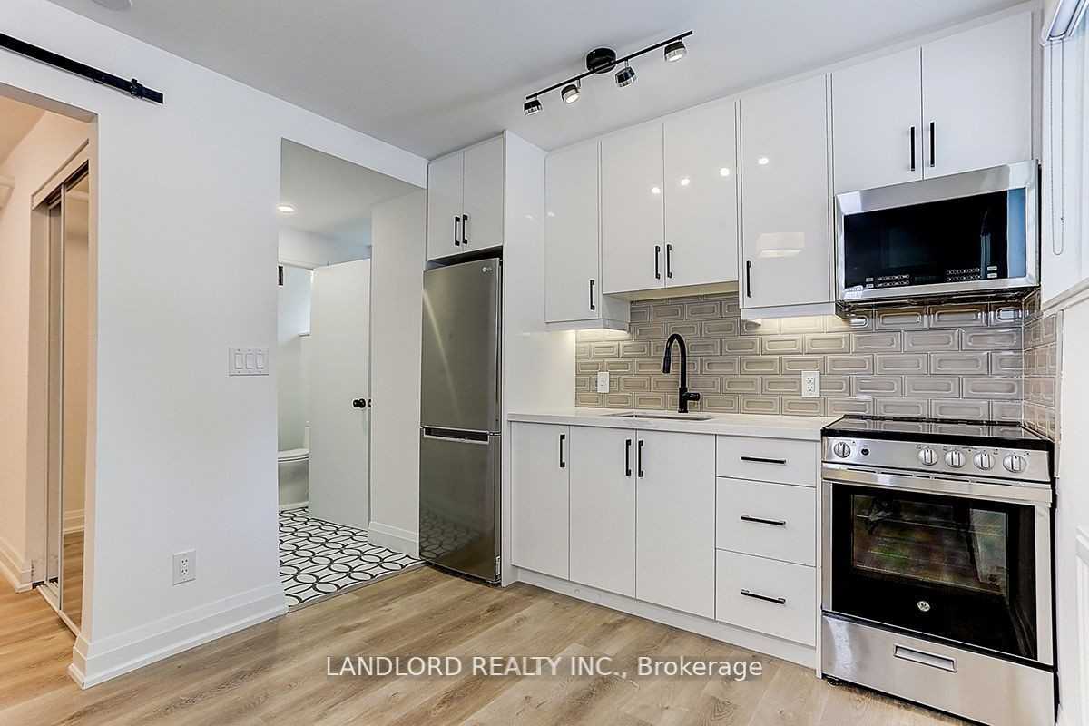 2520 Bloor St W #23 - Photo 7 of 24