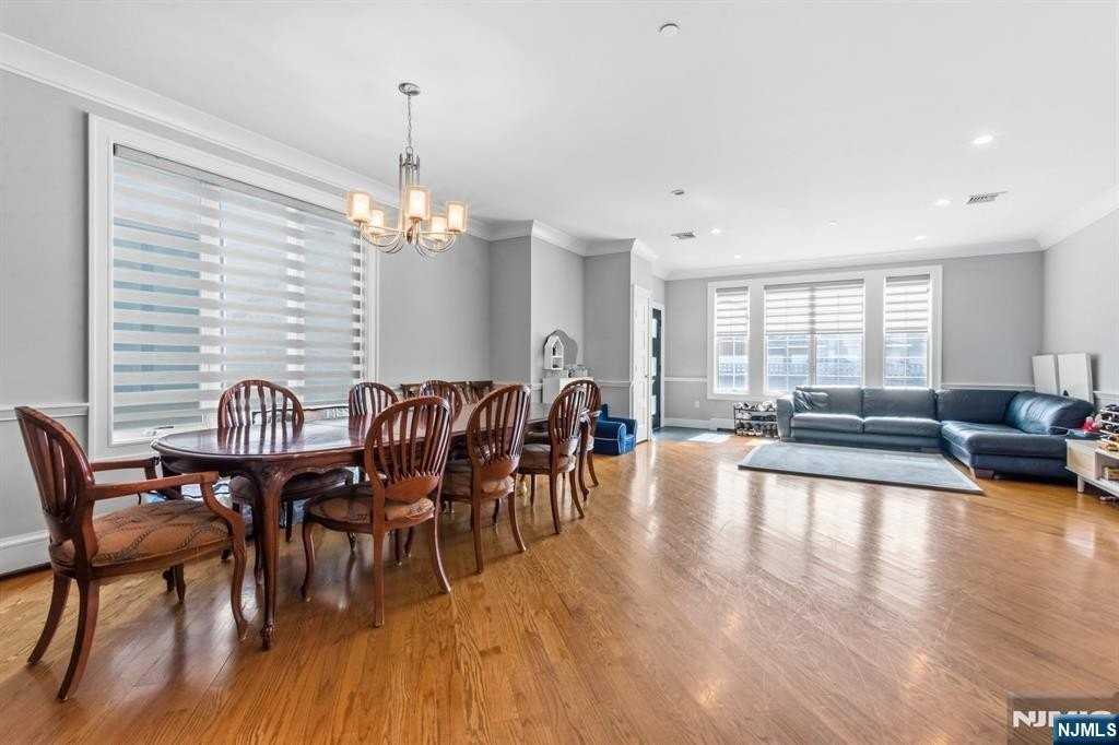 227 12th St #227 - Photo 4 of 25