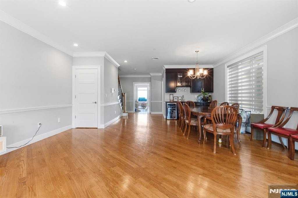 227 12th St #227 - Photo 5 of 25