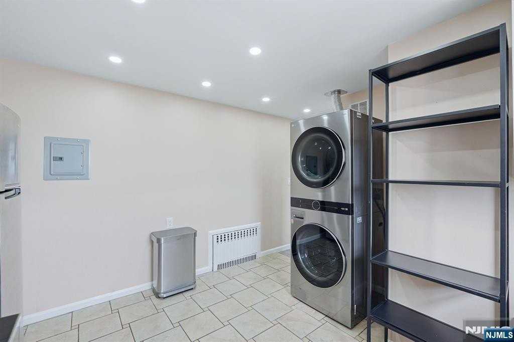 144 Kent St - Photo 4 of 13