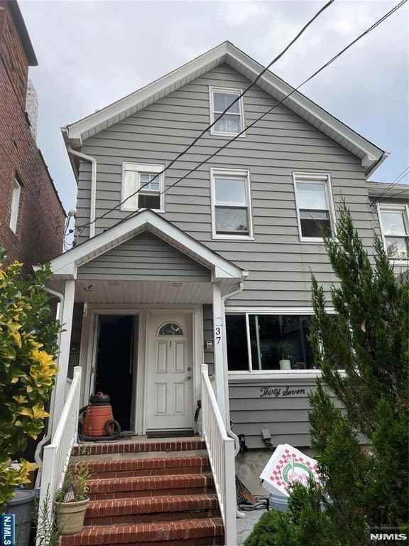 3537 Ridgefield Ave #2