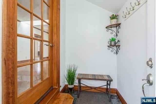 34 Glenview Ter - Photo 2 of 24