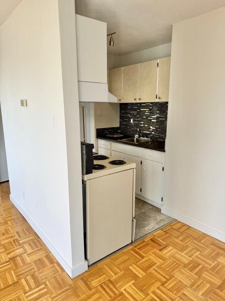 2020 Comox Street - Photo 5 of 20