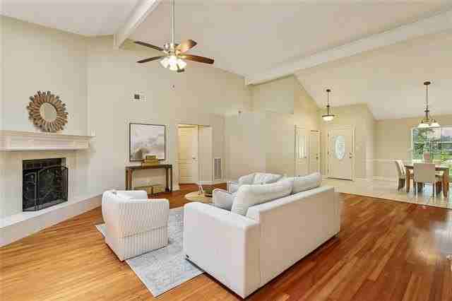 103 Pineland Dr - Photo 3 of 21