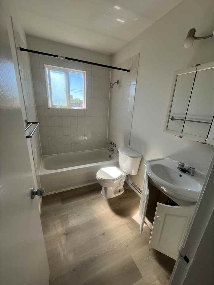 Athlone Park Townhomes - Photo 6 of 26