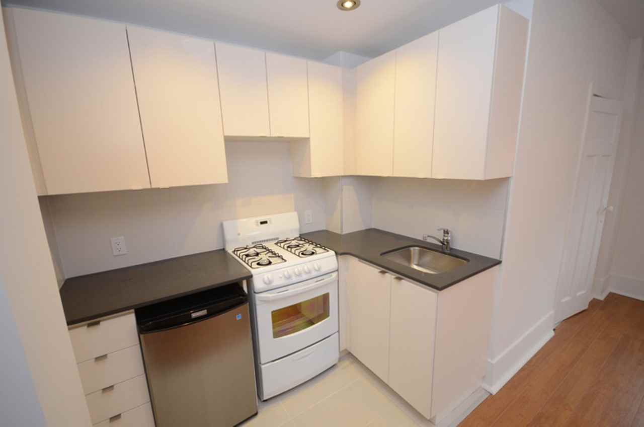 160 Huron Street - Photo 3 of 12