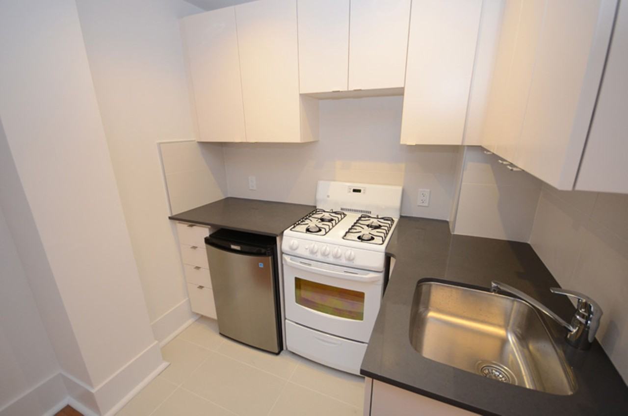 160 Huron Street - Photo 4 of 12