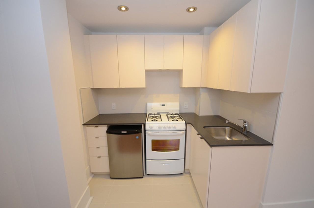 160 Huron Street - Photo 6 of 12