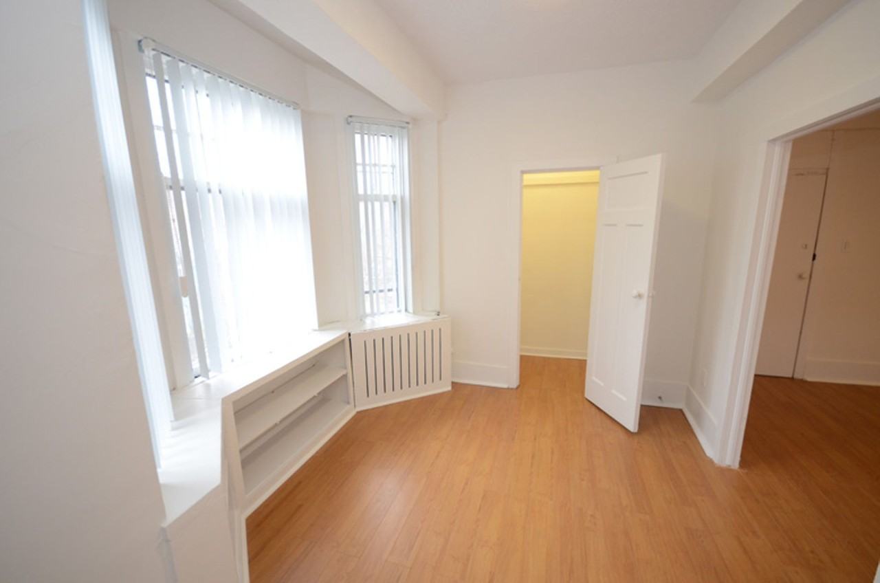 160 Huron Street - Photo 7 of 12
