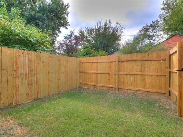 64 N Gillette Ave - Photo 4 of 21