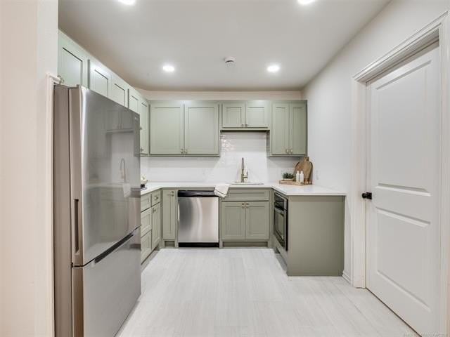 64 N Gillette Ave - Photo 7 of 21