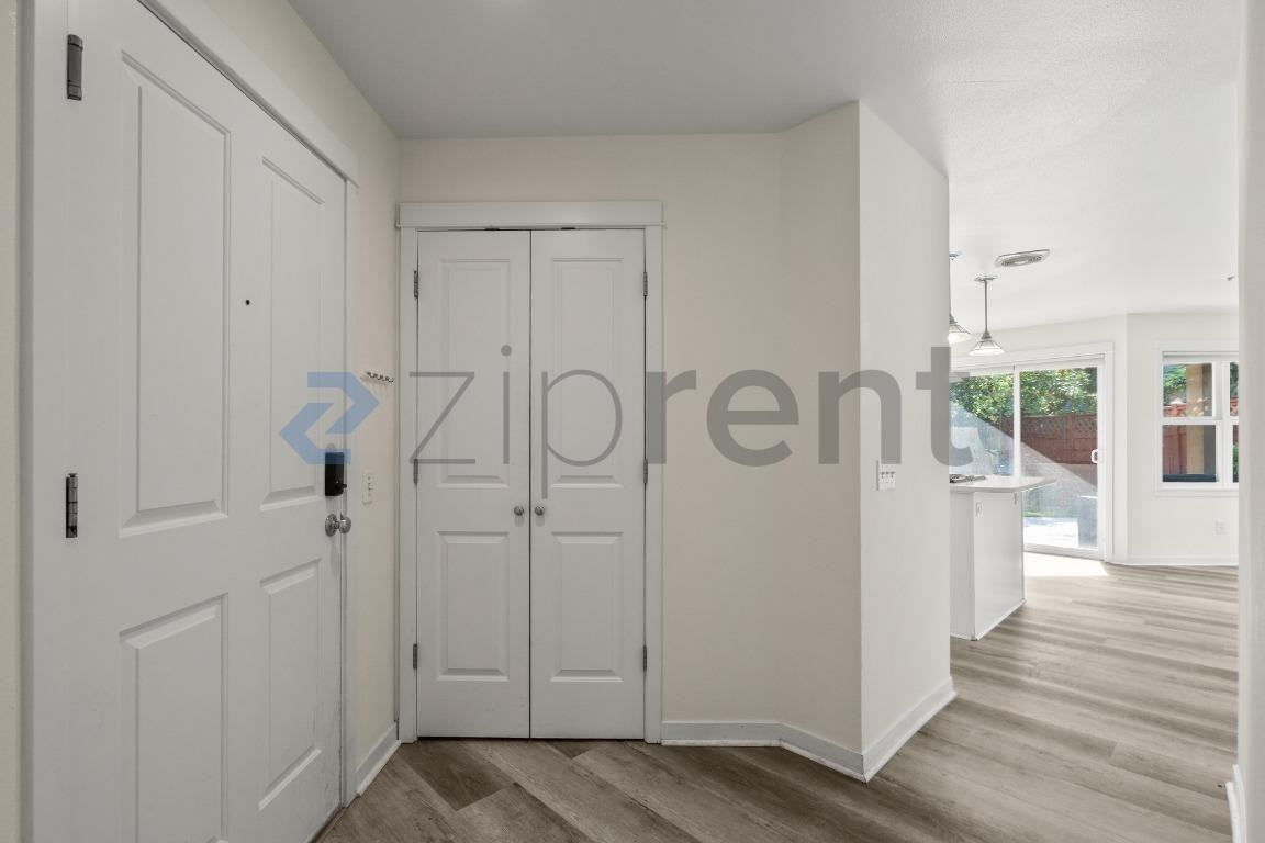 1008 6th Ave N #102 - Photo 3 of 16