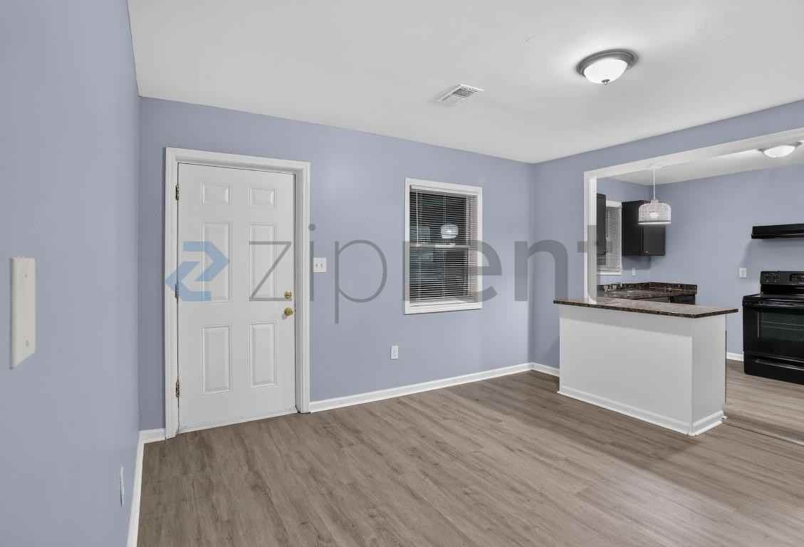 305 W Oak St #B
