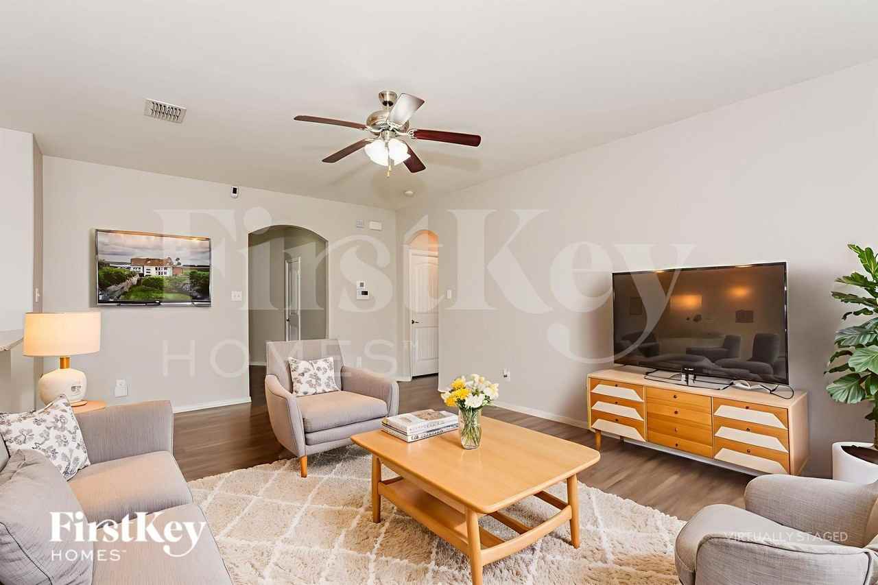 960 Ranch Rd - Photo 3 of 20
