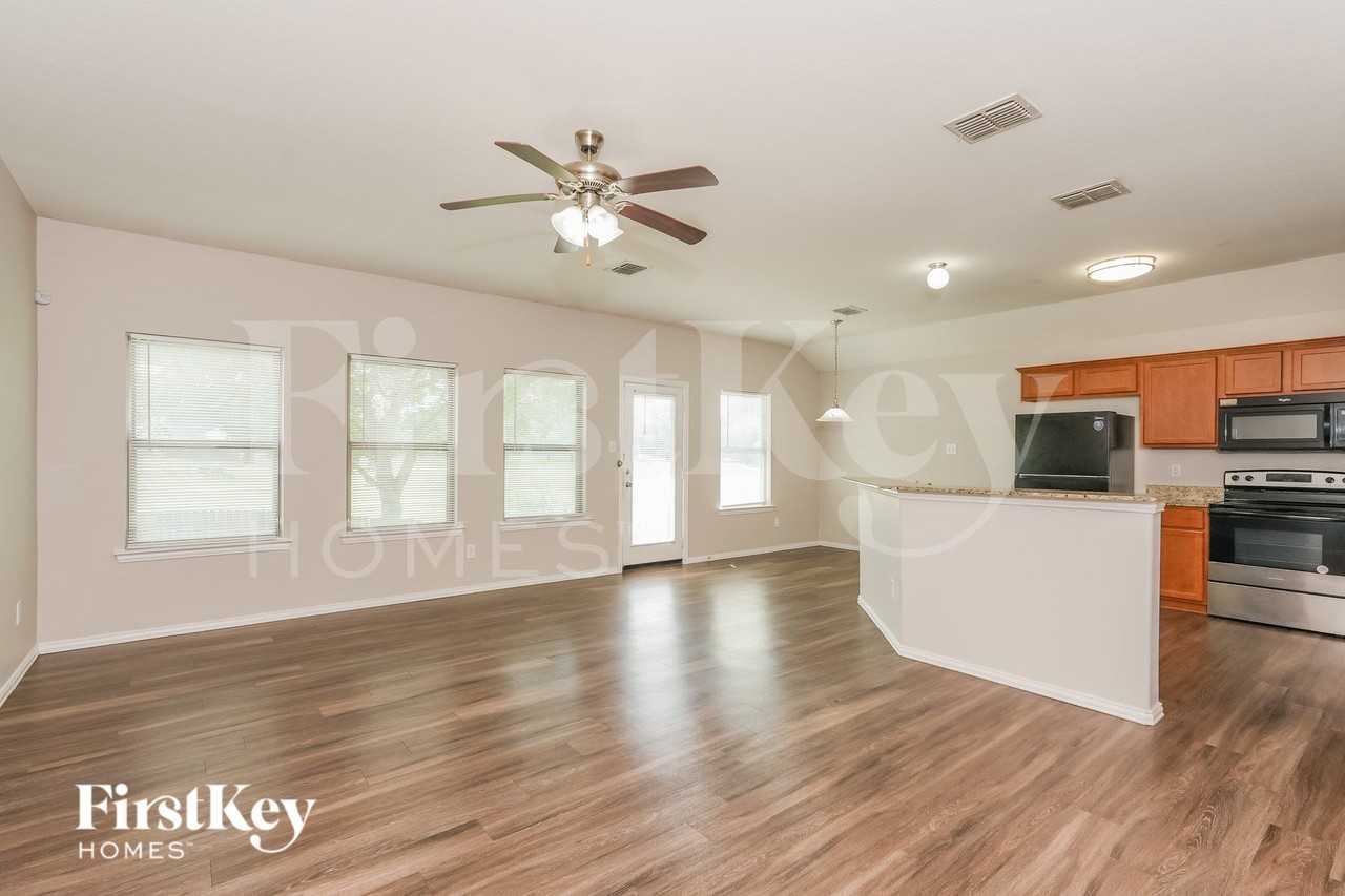 960 Ranch Rd - Photo 4 of 20