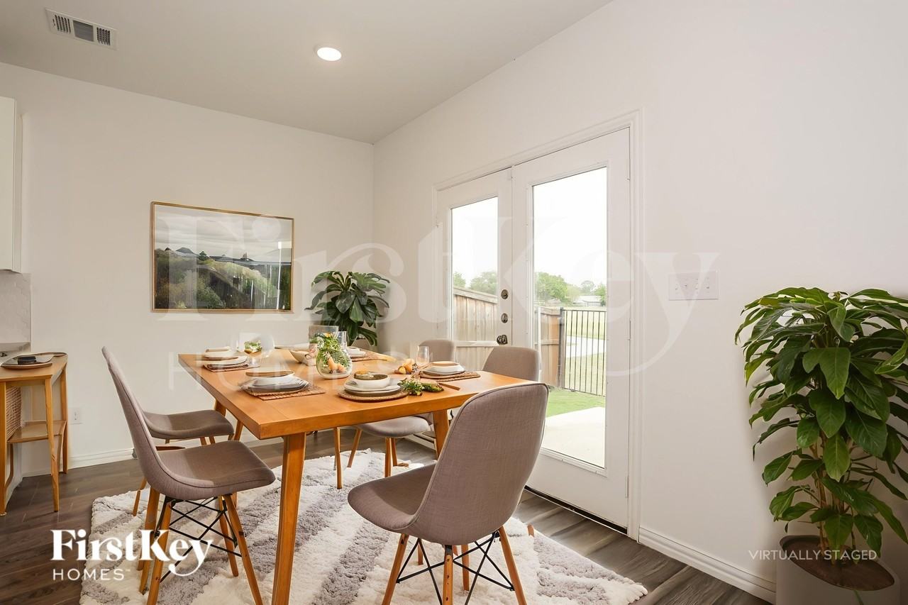 7352 Parkside Place Dr - Photo 6 of 20