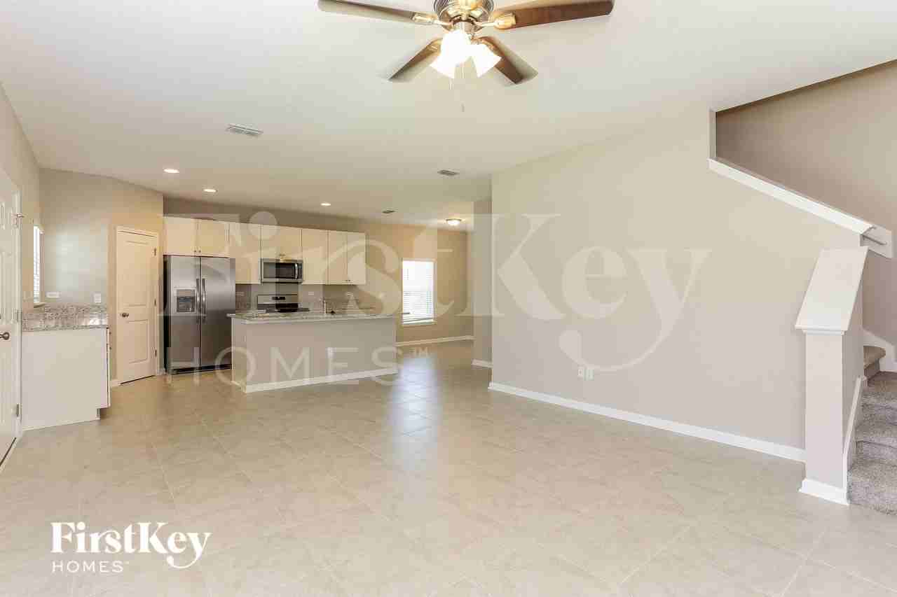 75392 Fox Cross Ave - Photo 2 of 17