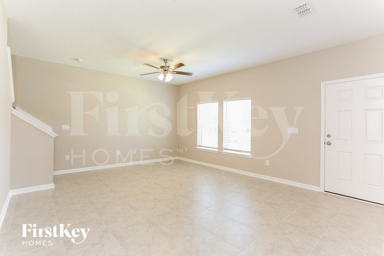 75392 Fox Cross Ave - Photo 3 of 17