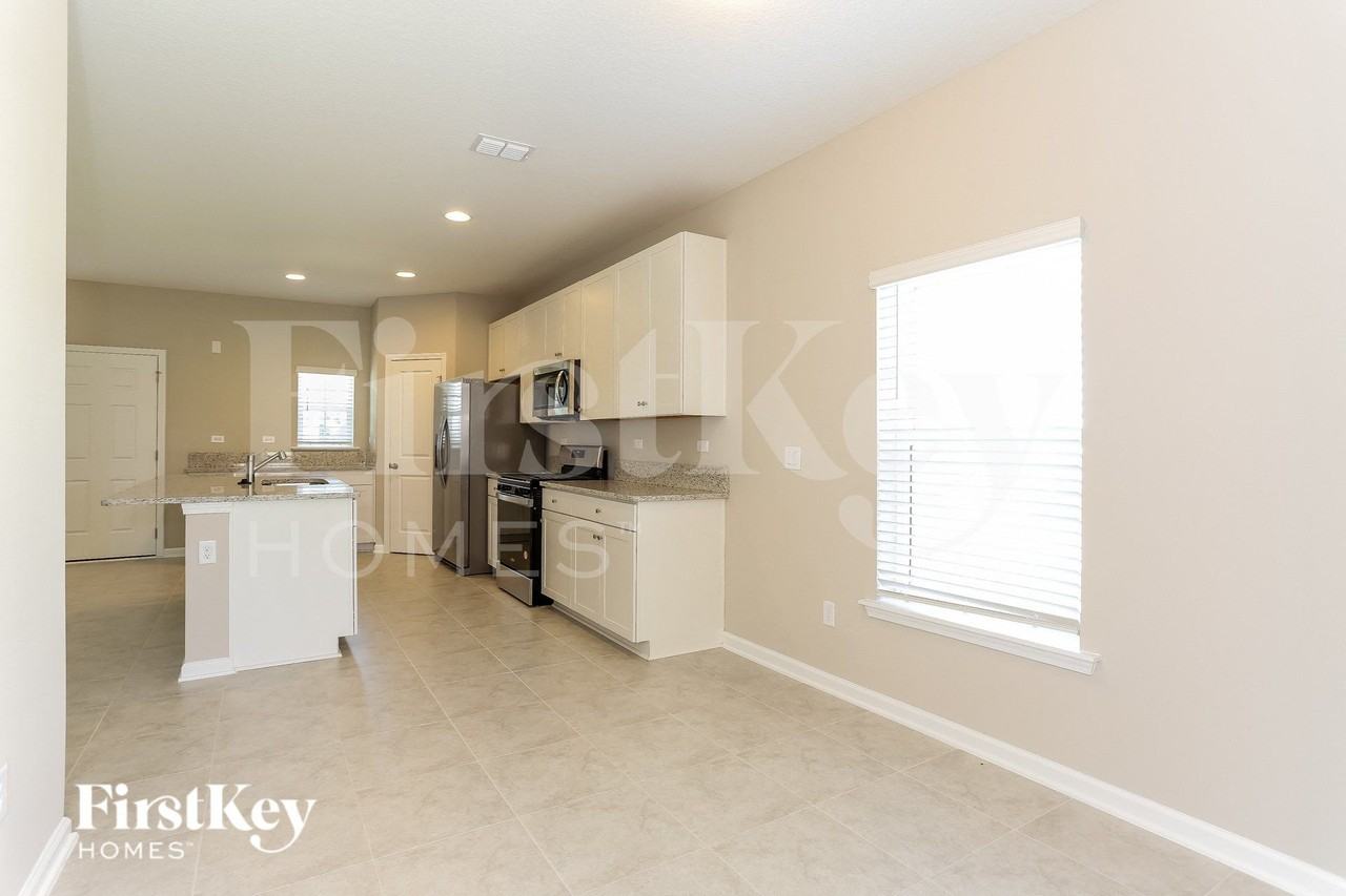 75392 Fox Cross Ave - Photo 4 of 17