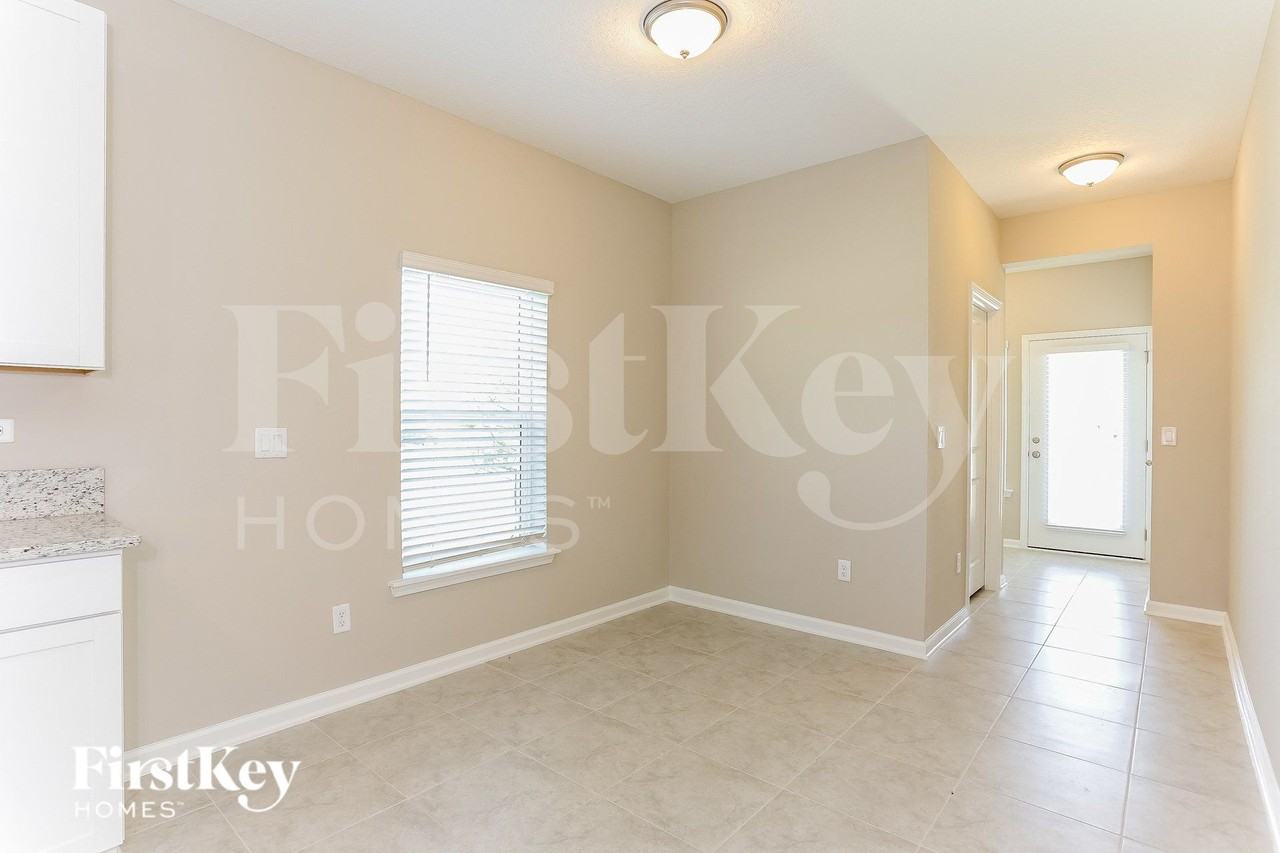 75392 Fox Cross Ave - Photo 5 of 17