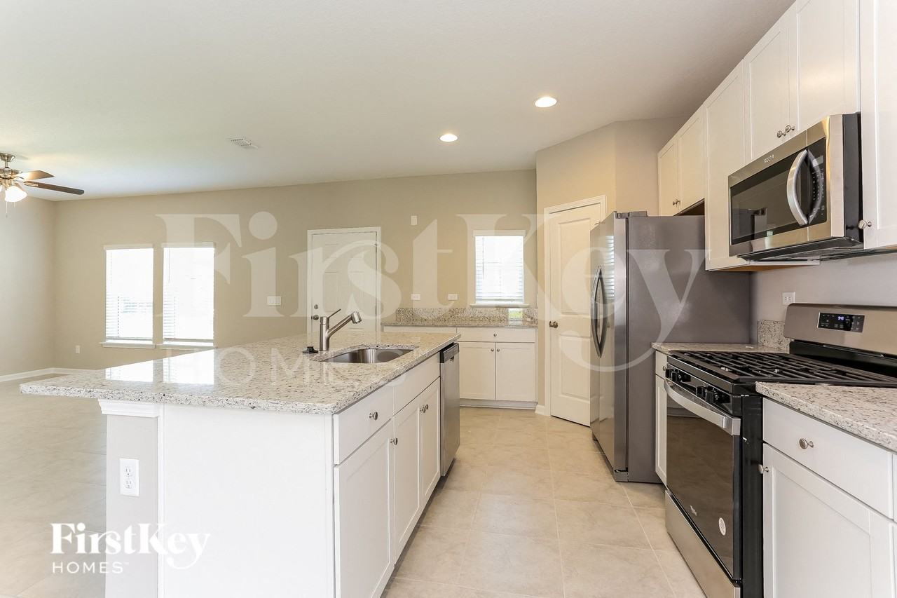75392 Fox Cross Ave - Photo 6 of 17