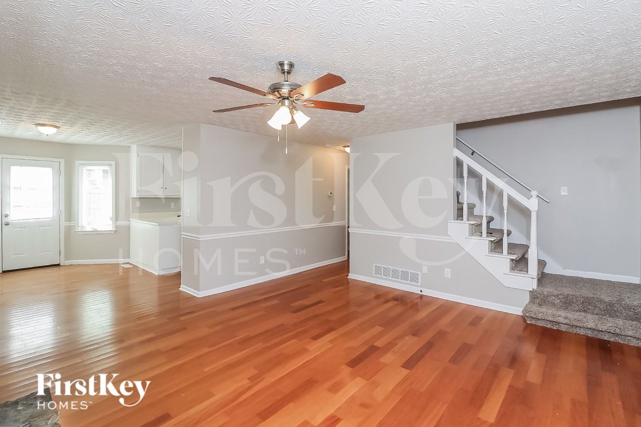 198 Seminole Dr - Photo 4 of 16