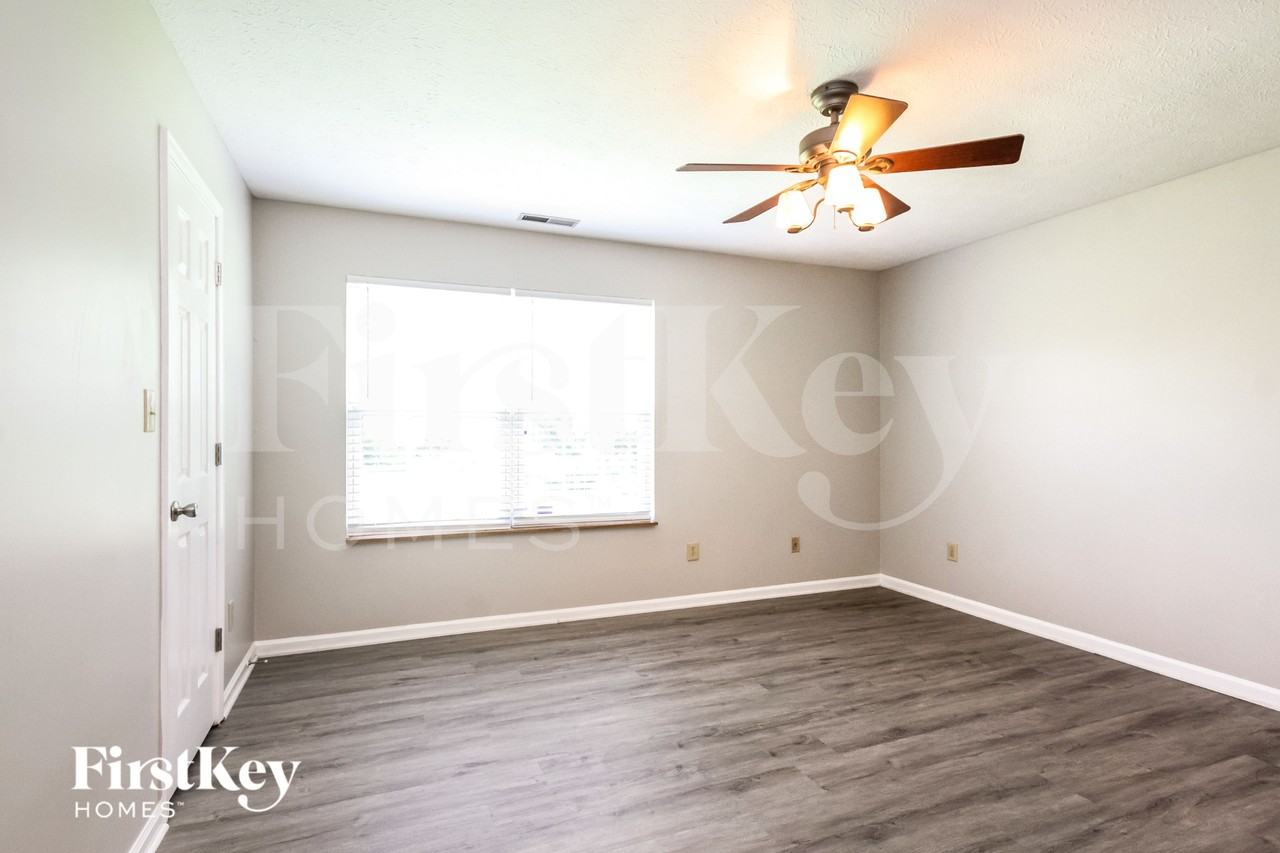 6747 Long Run Dr - Photo 6 of 15