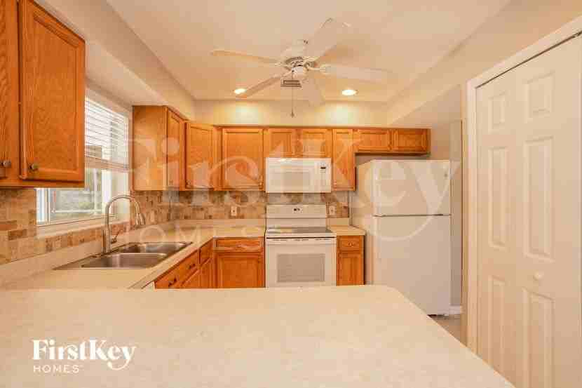2275 Vedado St - Photo 5 of 16