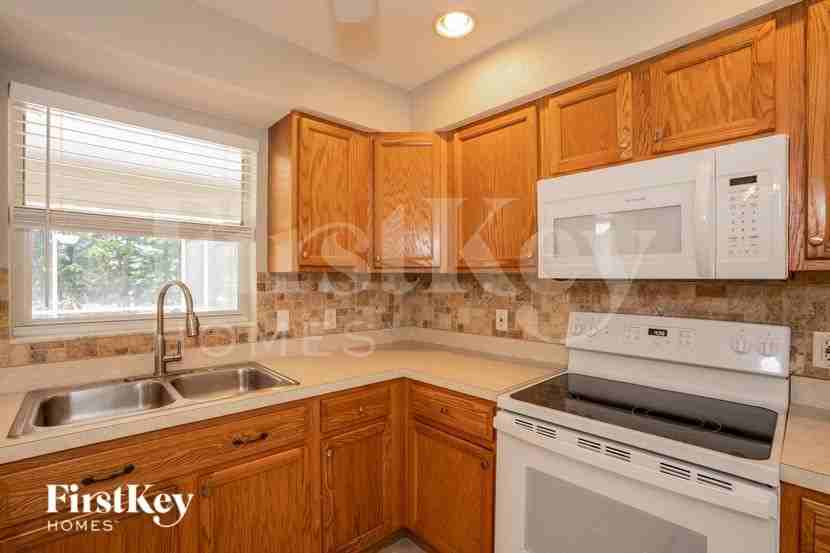 2275 Vedado St - Photo 6 of 16