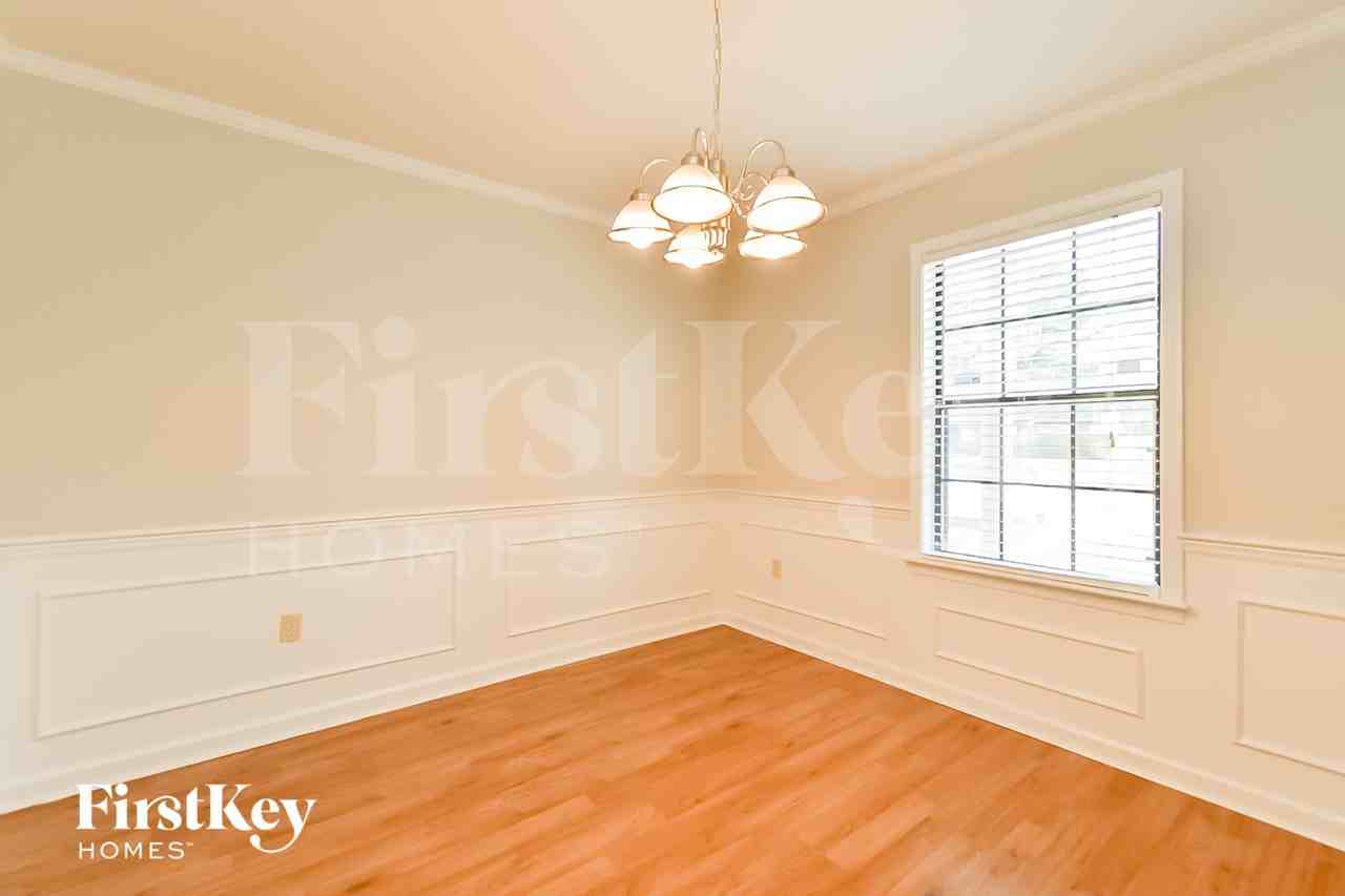 7357 Doncaster Ln - Photo 5 of 15