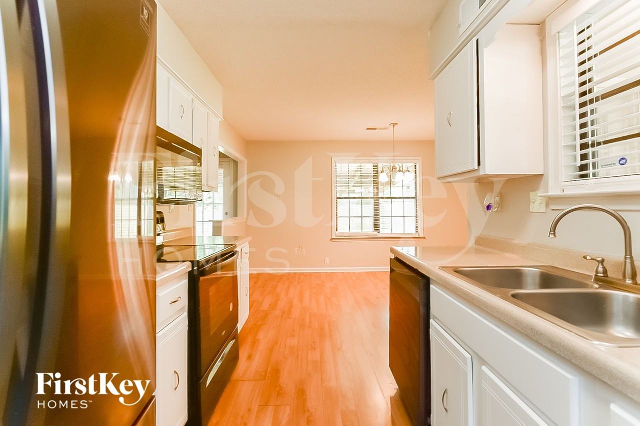7357 Doncaster Ln - Photo 6 of 15