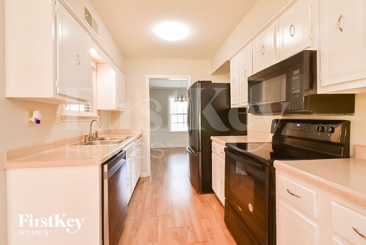 7357 Doncaster Ln - Photo 7 of 15