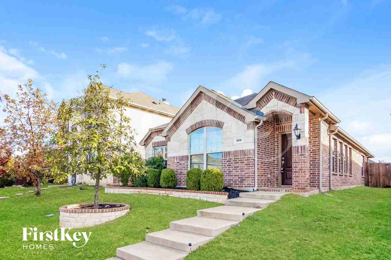 609 Big Horn Rd - Photo 2 of 16