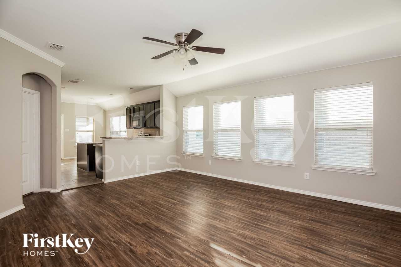 609 Big Horn Rd - Photo 3 of 16