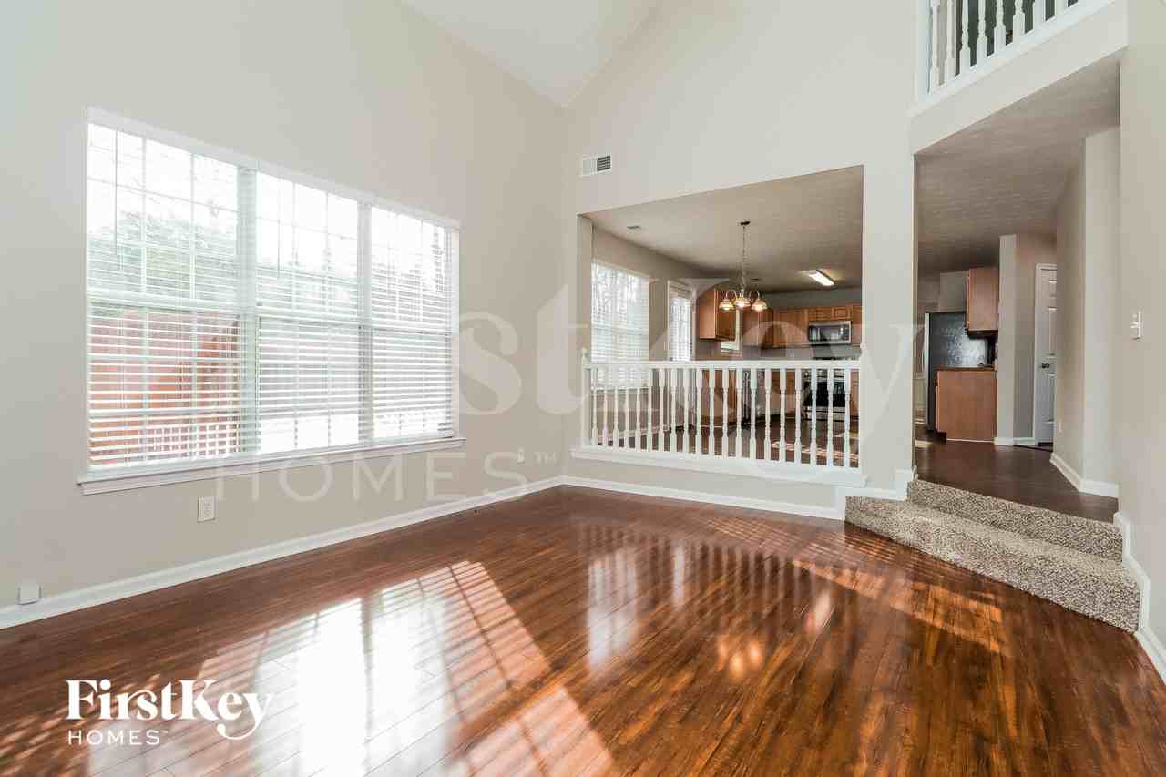 1715 Cape Fear Way - Photo 3 of 15