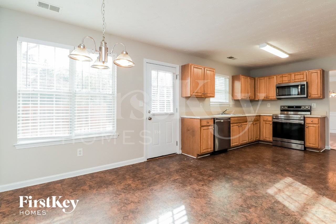 1715 Cape Fear Way - Photo 5 of 15