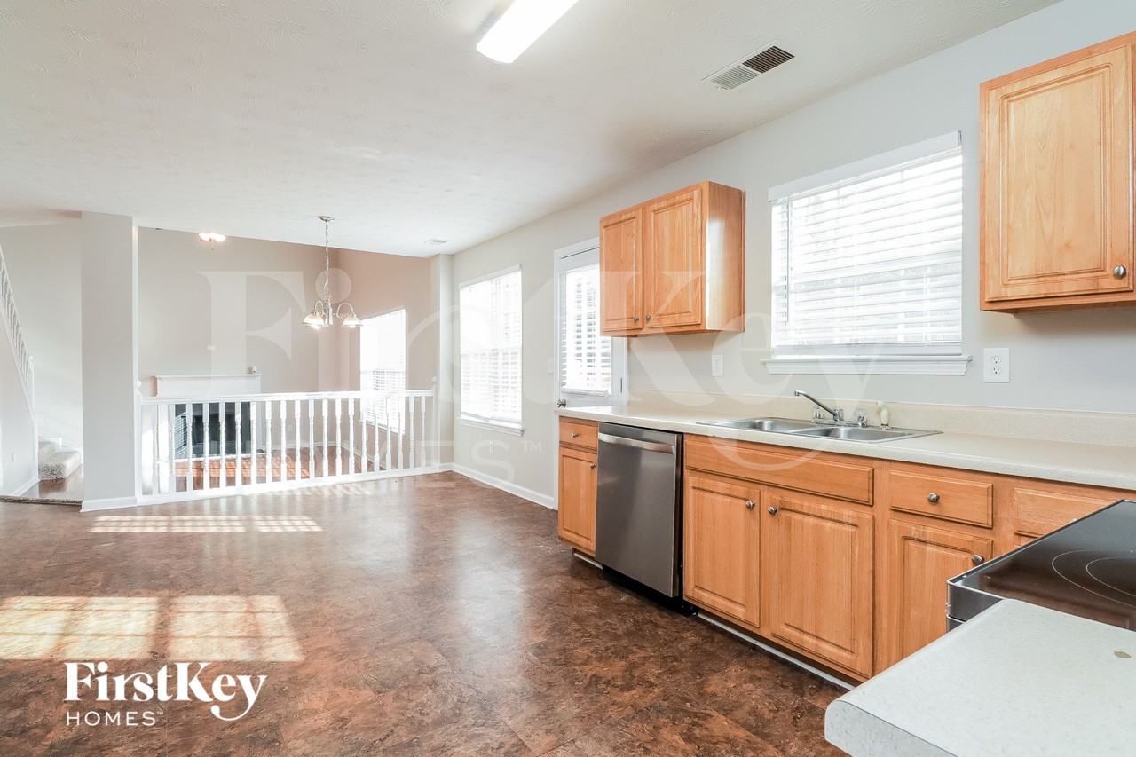 1715 Cape Fear Way - Photo 7 of 15