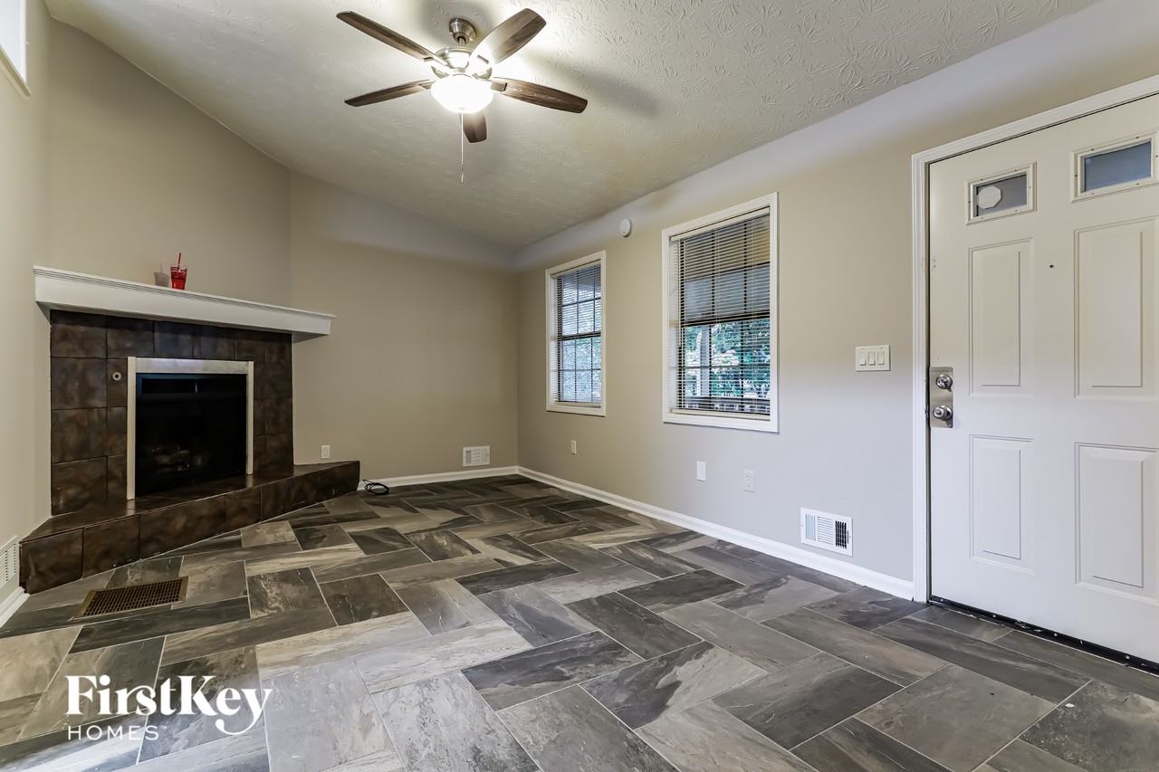 1515 Trail Ridge Ct - Photo 2 of 15