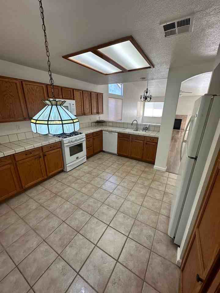4918 Hearthwood Ct - Photo 2 of 12