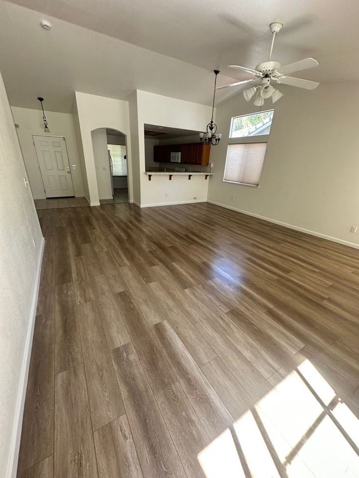 4918 Hearthwood Ct - Photo 3 of 12