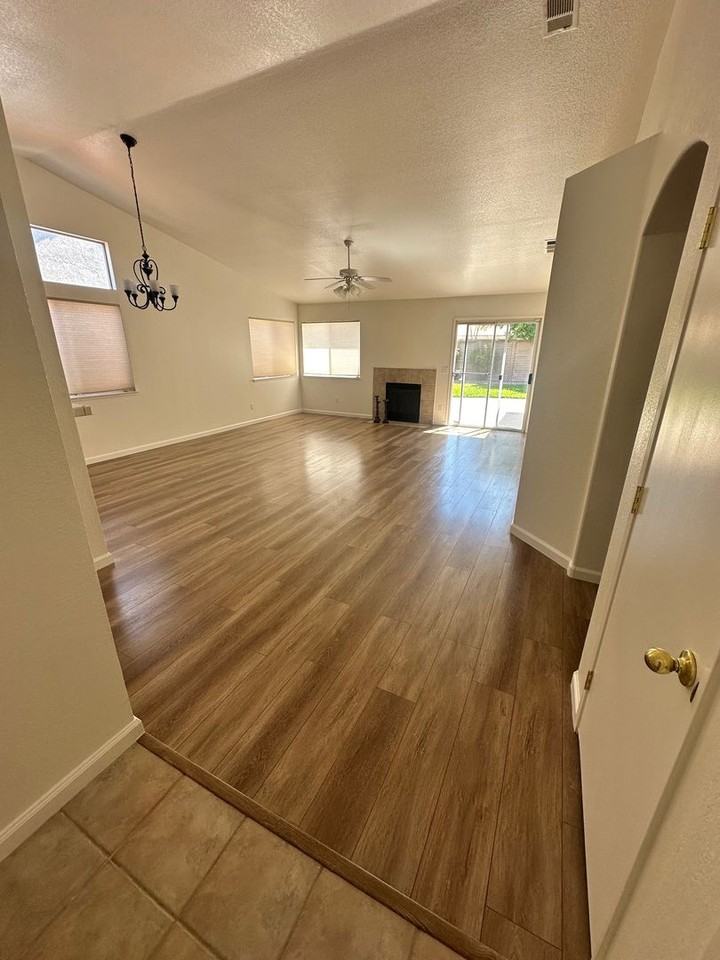 4918 Hearthwood Ct - Photo 4 of 12