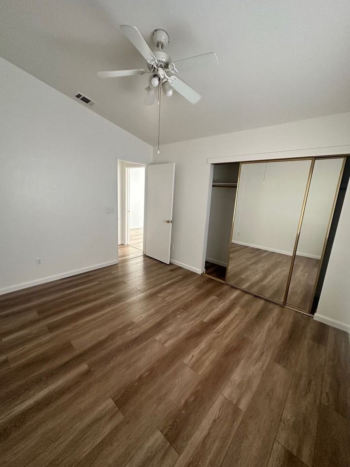 4918 Hearthwood Ct - Photo 5 of 12
