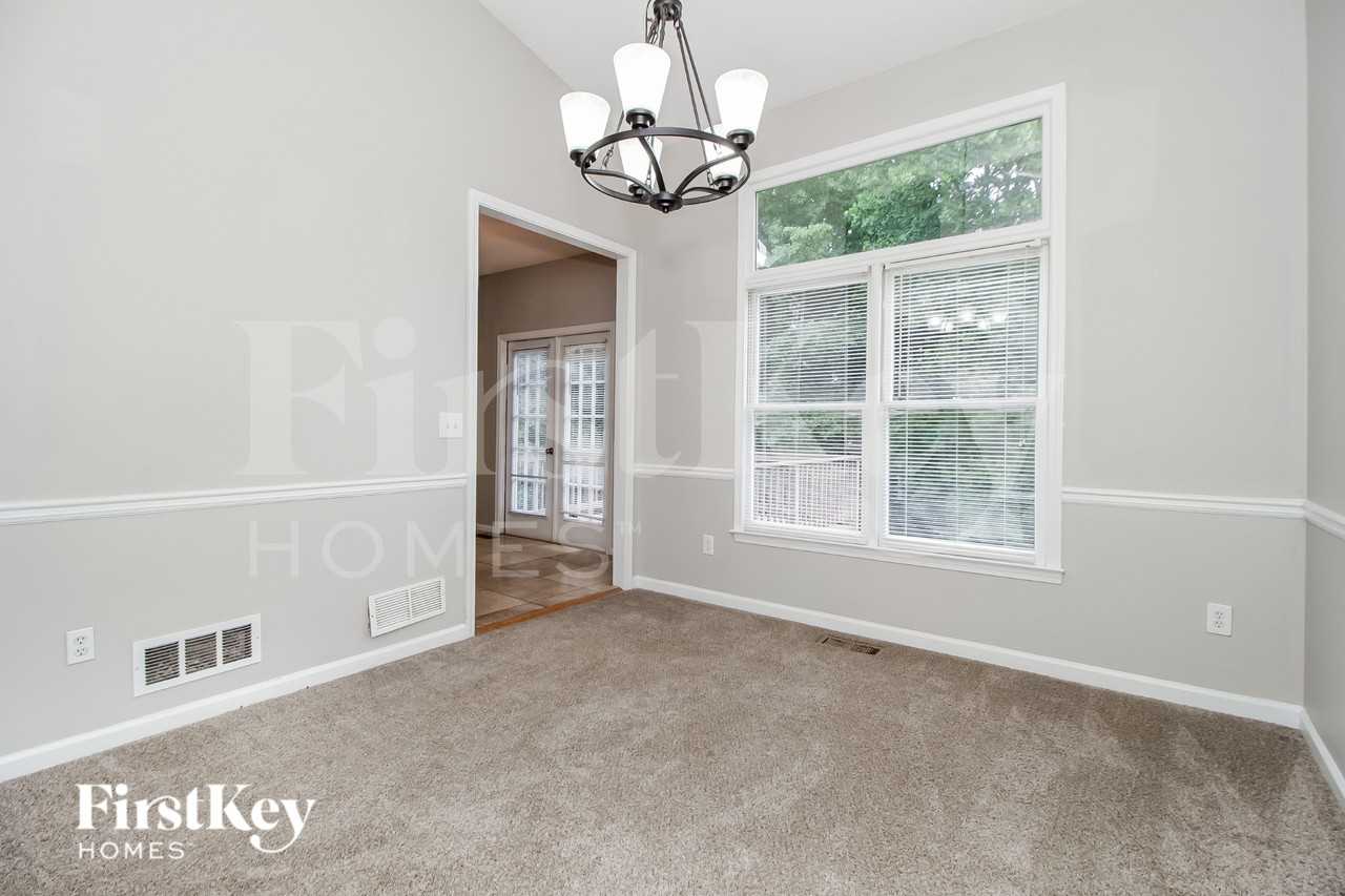 3408 N Cook Rd - Photo 4 of 16