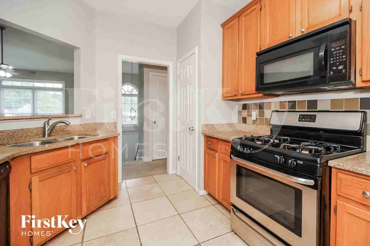 3408 N Cook Rd - Photo 7 of 16