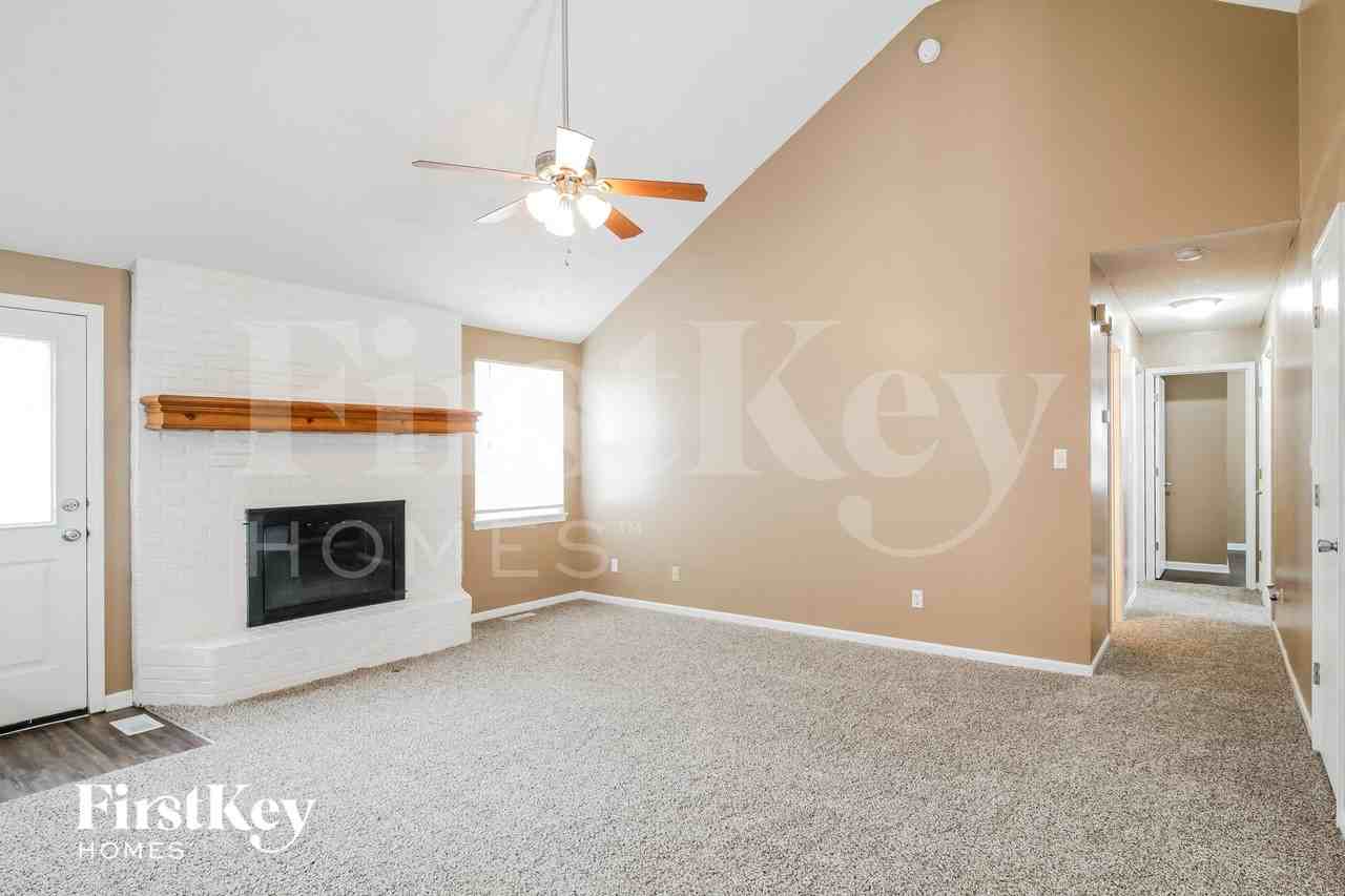 411 Blue Grass Dr - Photo 2 of 13