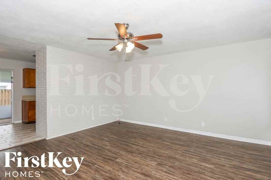 6670 Charleston St - Photo 3 of 15